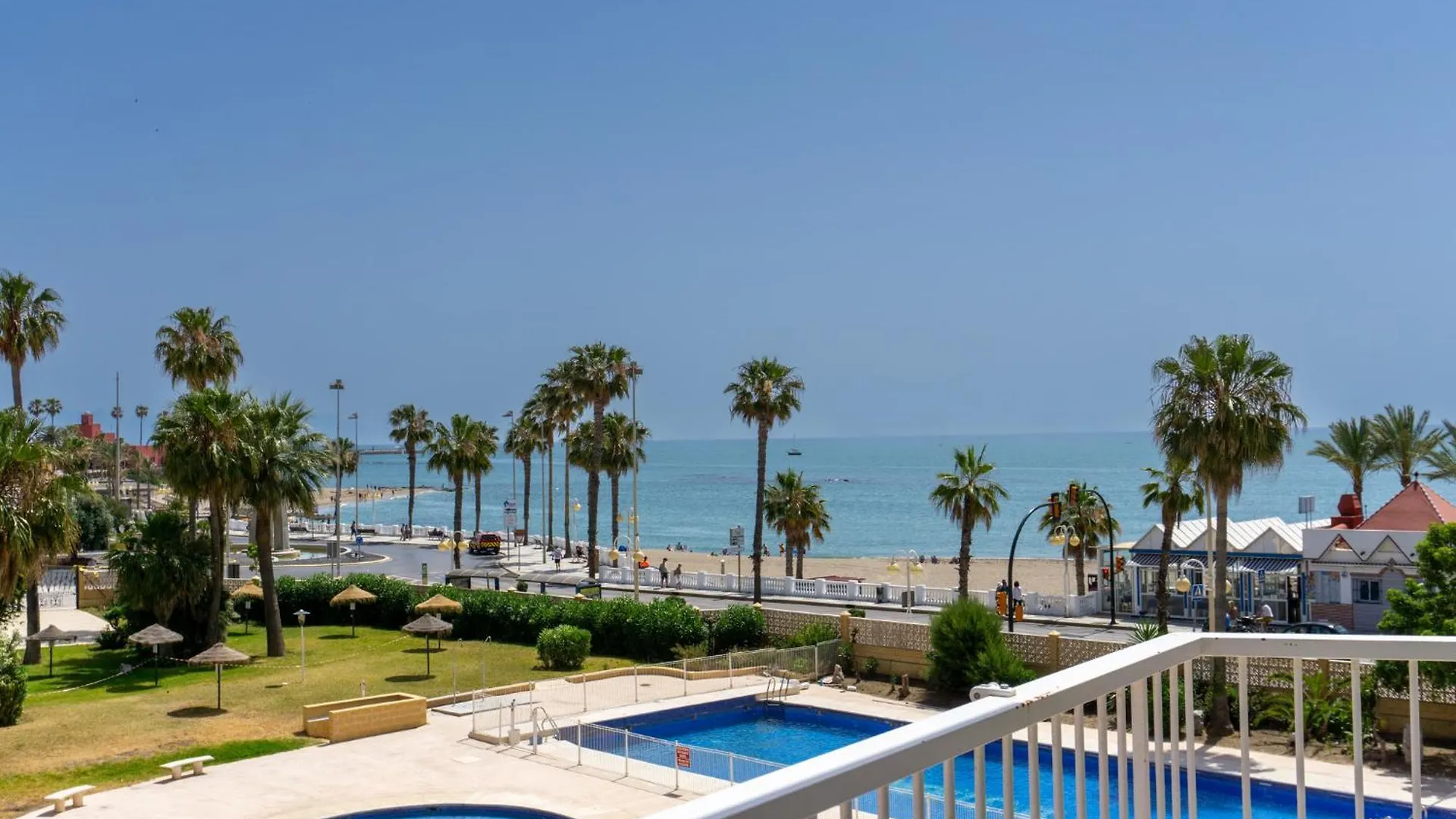 דירות First Line Sea Views בנאלמדנה